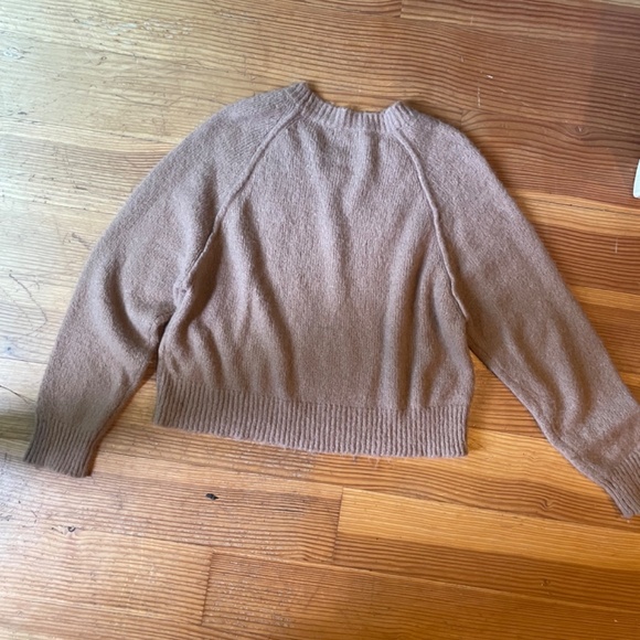 Beautiful cozy beige sweater - Picture 3 of 3